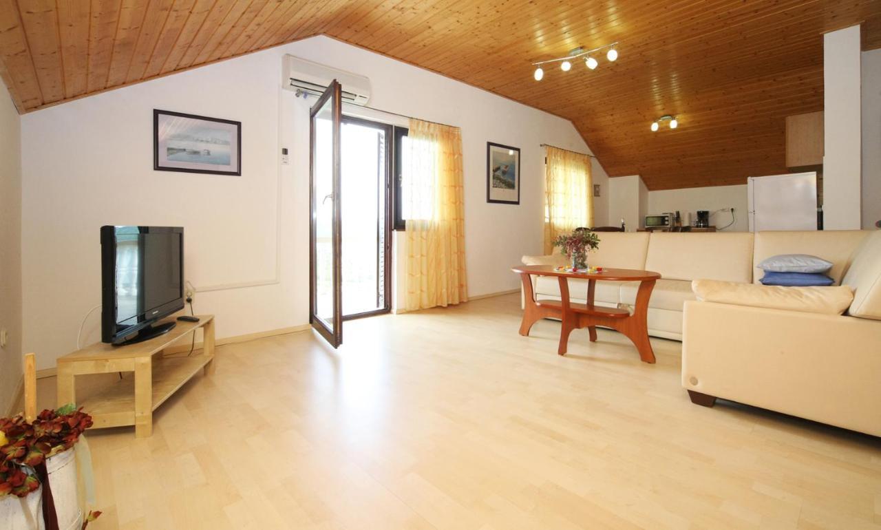 Apartments Mond Gornji Karin Extérieur photo