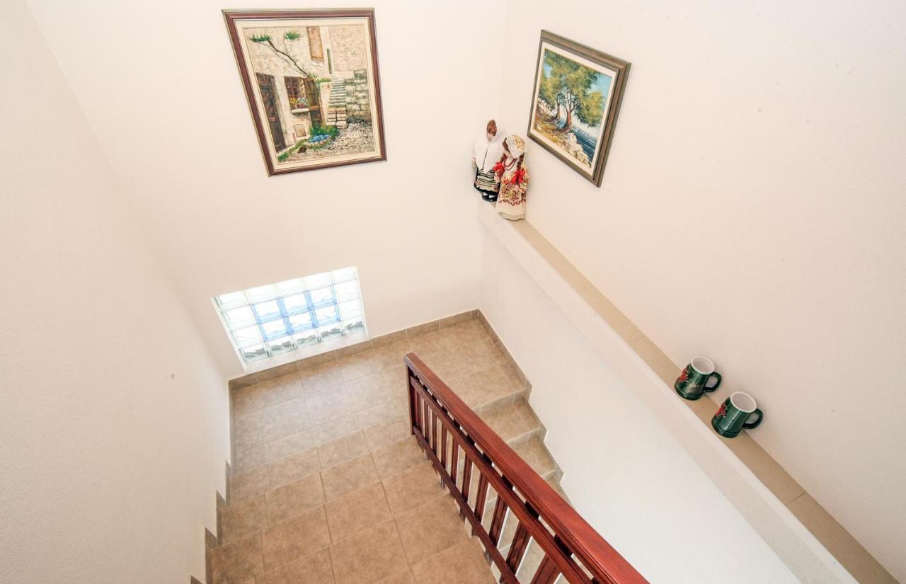 Apartments Mond Gornji Karin Extérieur photo